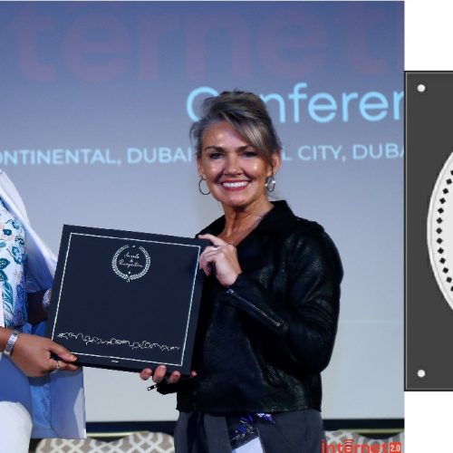 Khadidiatou CAMARA receives the Outstanding Leadership Award at Conference Internet 2.0 in Dubai